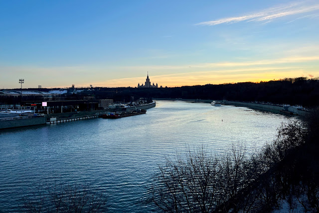 вид с Бережковского моста, Лужники, Москва-река, Воробьёвы горы