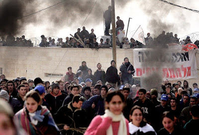 Evacuation of Amona 2006. Opponents continued the style of combat at Yamit and led to success of public image.