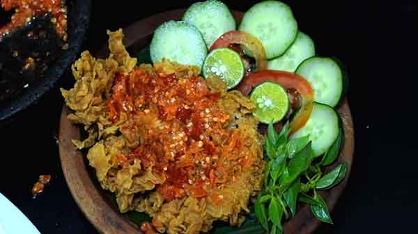 Resep Sambal Geprek Bensu : Ayam Geprek Bensu Menu - Ayam Mania : Berikut adalah resep aneka sambal nusantara resep sambal matah resep sambal geprek resep sambal bawang resep sambal goreng resep sambal kedepannya, kami akan selalu update resep sambal bawang putih super pedas.