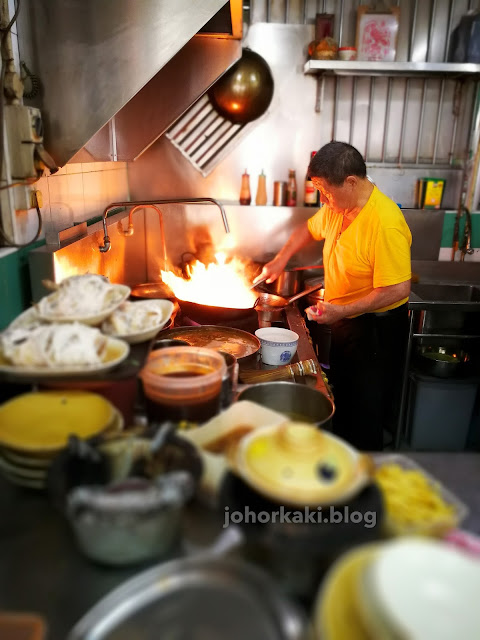 Singapore-Chinatown-Hawker-Centre-Claypot-&-Cooked-Food-#02-83