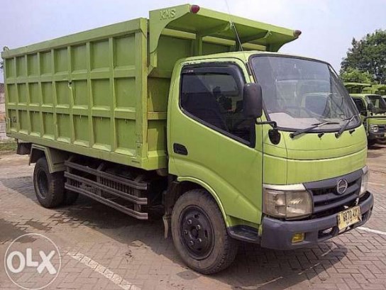 dump truck Hino truck 130 HD