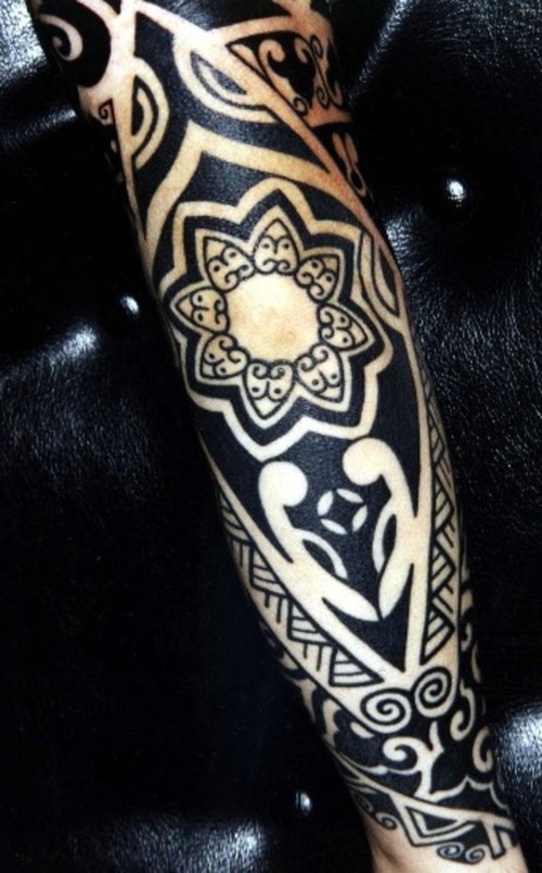 at the National Library of Australia on Sunday 23 August. Maori tattoo