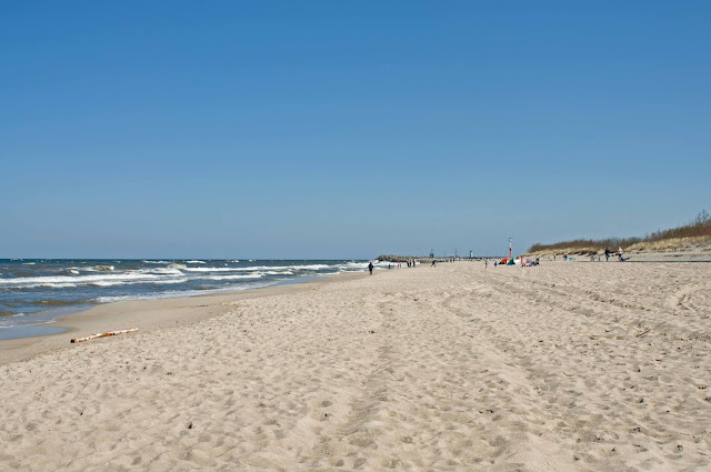 szeroka i piaszczysta plaża we Władysławowie 