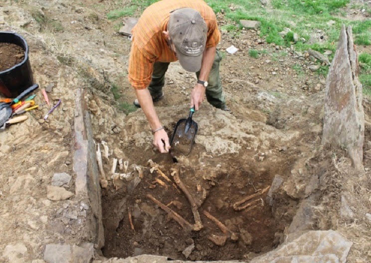 UK: Remains of ‘father and son’ found in 2000 year old grave