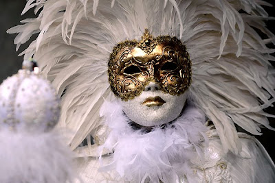 Carival-of-Venice-masks-costumes-festival-disguise-Italy