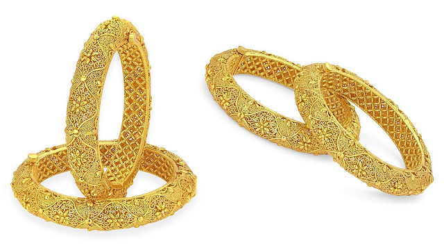 Sukkhi Wedding Jewellery Bangle for Women (Golden) (32343BGLDPKR3200_2.8)