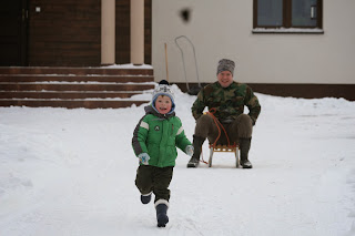 Szaleństwo na sankach, ferie z dziekiem w górach, Beskidy