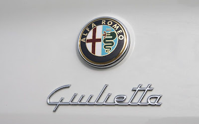 2011 Alfa Romeo Giulietta Badge View