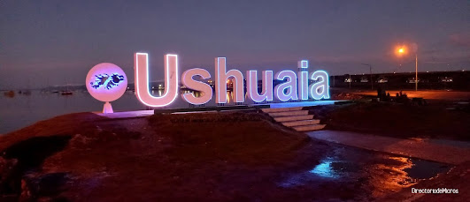 Cartel turístico Ushuaia Islas Malvinas