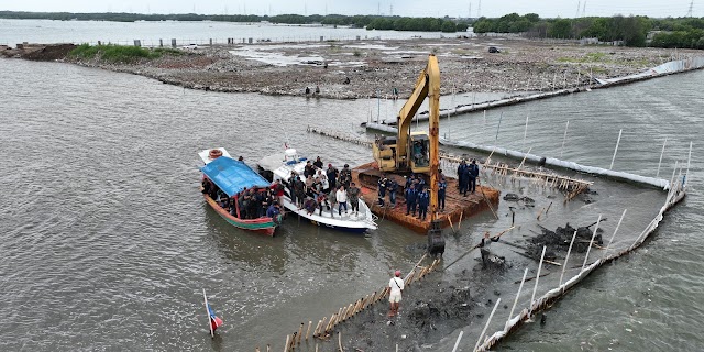 Pagar Laut Tanpa Izin di Bekasi Dibongkar Mandiri PT TRPN