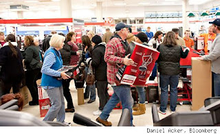 Holiday shoppers (Daniel Acker, Bloomberg)