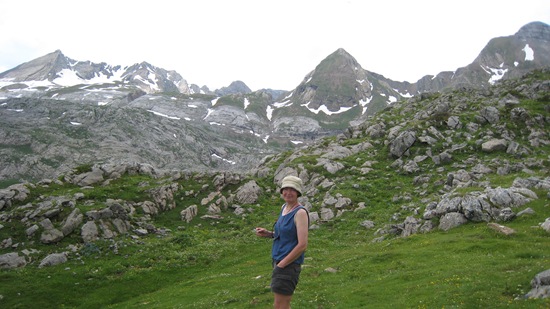 Jungle, with Spain behind her