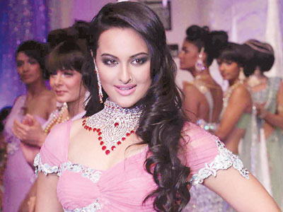 wallpaper of sonakshi sinha in bikini. Sonakshi Sinha in Bikini,