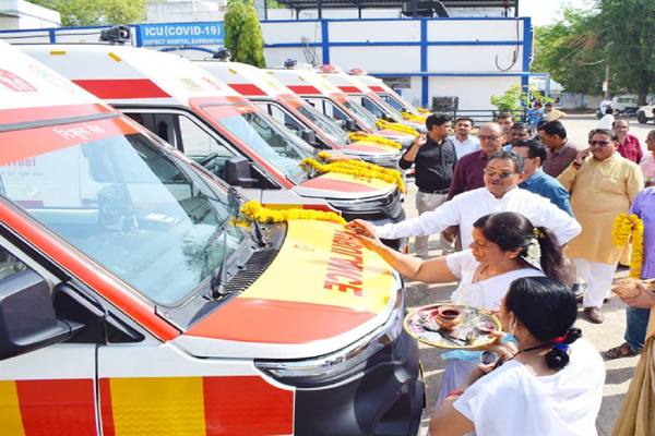 मंत्री श्री पटेल द्वारा जननी एक्सप्रेस और एम्बुलेंस का लोकार्पण