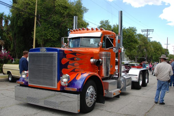 gambar truk keren PETERBILT