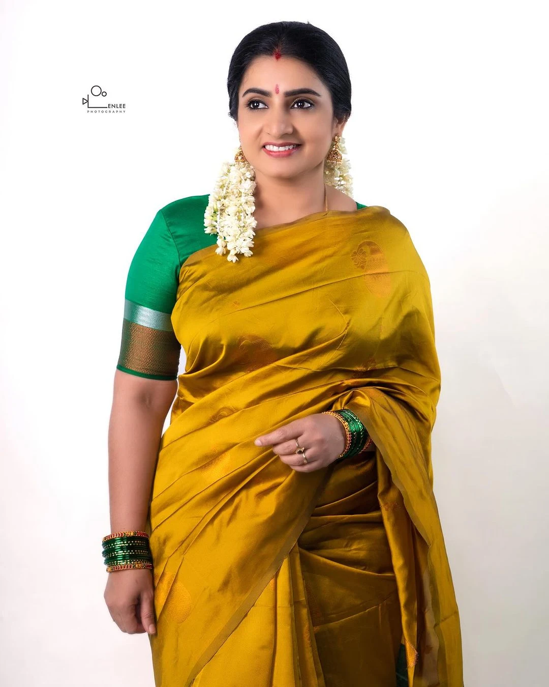 Actress sujitha dhanush latest saree photos gallery