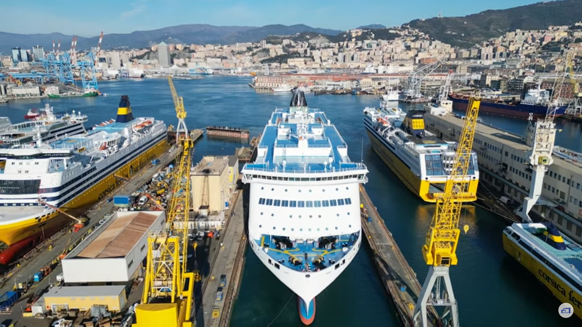 Il gigante del Mediterraneo in manutenzione a Genova