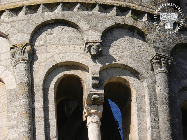 UZES (30) - Tour fenestrelle (XIIe siècle)