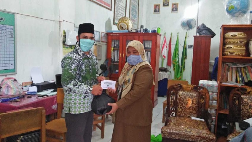 PENYALURAN ZAKAT MI NUR RISKA LUBUKLINGGAU