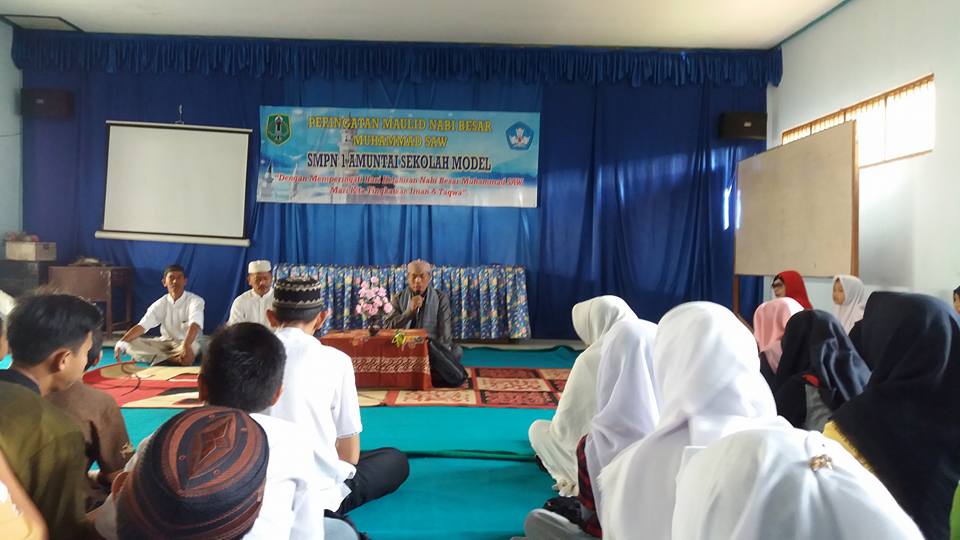 SMPN 1 MODEL AMUNTAI MEMPERINGATI MAULID NABI MUHAMMAD SAW 