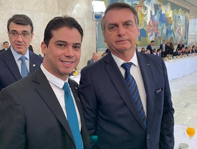 NOVA RUSSAS:. DEPUTADO FEDERAL JÚNIOR MANO DECLARA APÓIO A BOLSONARO E FAZ ELOGIOS AO PRESIDENTE. 