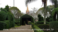 Esculturas vivas na Praça Municipal Tancredo de Almeida Neves