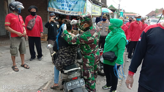 Peduli Warga Koramil Delanggu bagikan masker