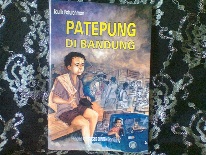 Saha Tokoh Utama Dina Novel Patepung Di Bandung Teh