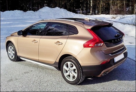 Snett-Bakifrån-XC40