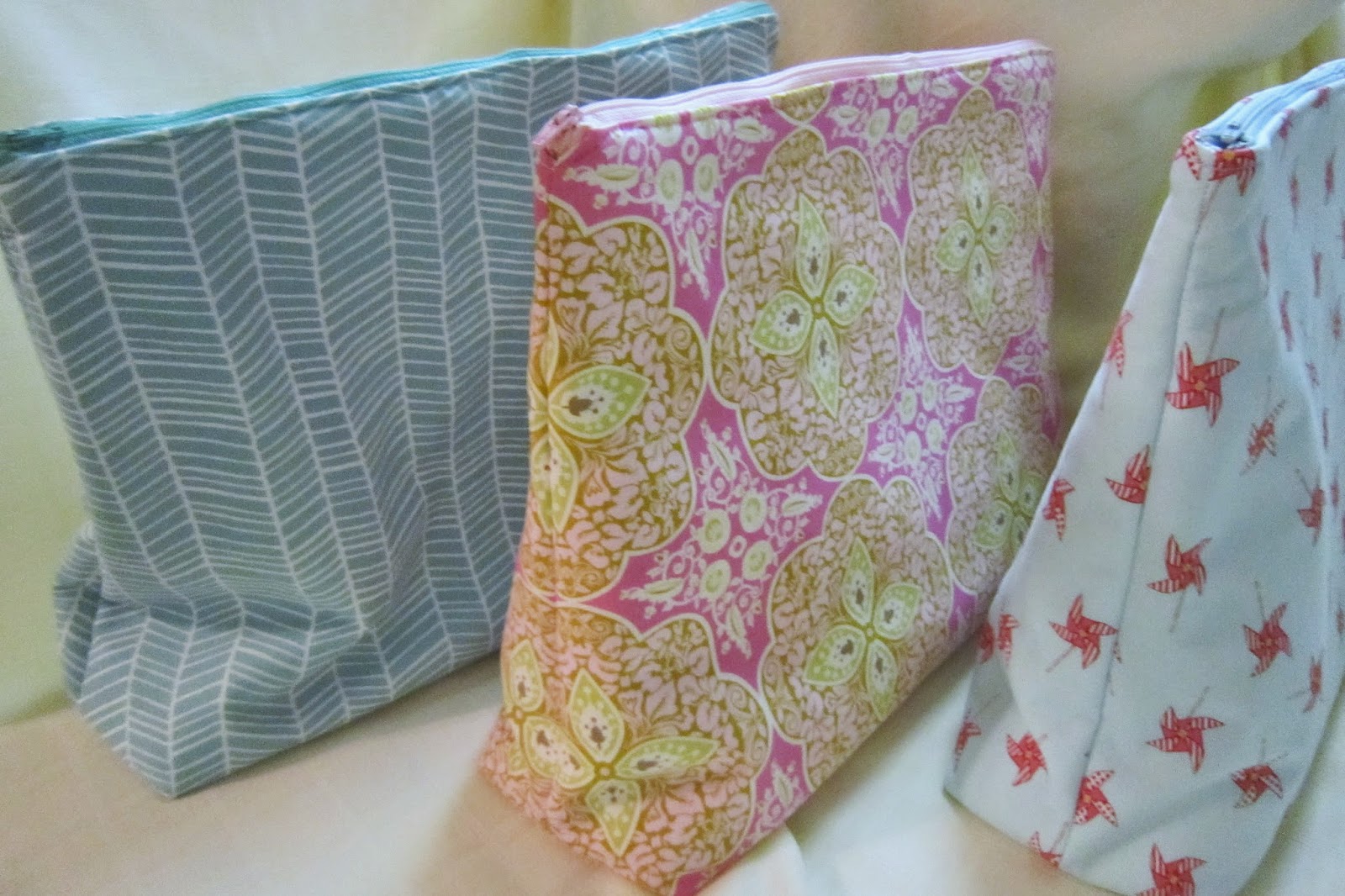 Flavors Of My Rainbow: How to make a Zippered Tote Bag