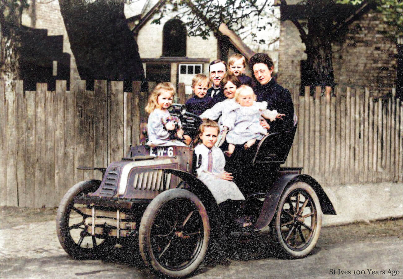 Dr William Reginald Grove & family, 1908