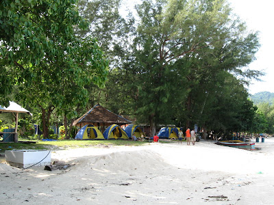 Dad in addition to fille gear upward to banking enterprise check the fish bestthailandbeaches: Perhentian Islands.