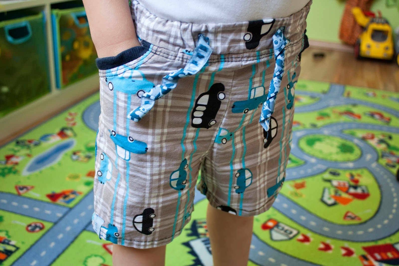 Frau Locke näht: Kids Shorts