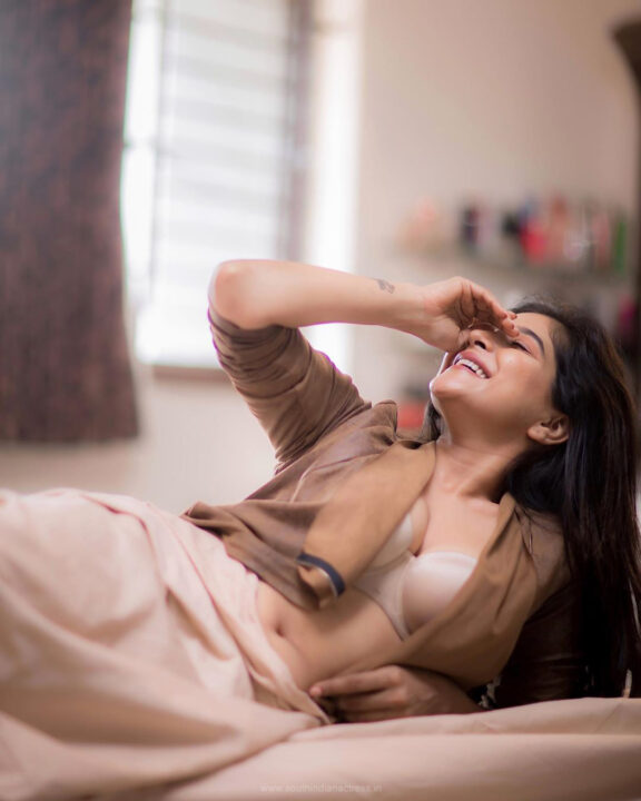 Actress Sakshi Agarwal Latest Hot Photos