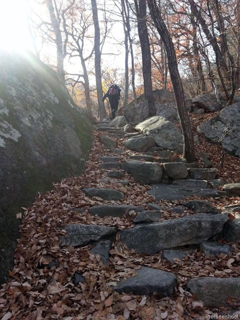 Steep trail from Biseondae Rock to Geumganggul Cave