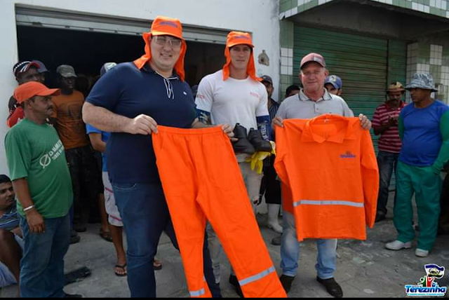 PREFEITO MATHEUS MARTINS CONSEGUE NOVO FARDAMENTO PARA OS GARIS