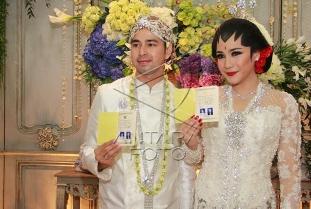 Kumpulan Foto Kebaya Pernikahan  Raffi Ahmad dan Nagita  