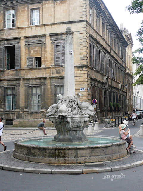 Fuente de los Cuatro Delfines