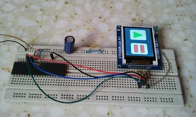 PIC18F4550 microcontroller with ST7735R SPI TFT BlackTap (ST7735S)