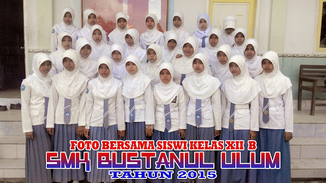 Foto Bersama Siswi Kelas XII B - SMK Bustanul Ulum Tahun 2015