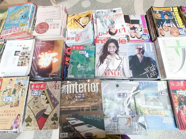 ▲彰化縣立圖書館一樓販售過期雜誌，每本售價新台幣20元，一次購買6本售價新台幣100元。（圖／記者林明佑翻攝）
