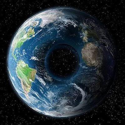 Torus Earth gigantesca ciambella spaziale.