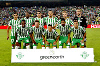 REAL BETIS BALOMPIÉ - Temporada 2018-19 - Aissa Mandi, William Carvalho, Marc Bartra, Feddal, Loren y Pau López; Júnior Firpo, Francis, Andrés Guardado, Ryad Boudebouz y Sergio Canales. REAL BETIS BALOMPIÉ 0 LEVANTE U. D. 3 (Roger, Morales 2). 17/08/2018. Campeonato de Liga de 1ª División, jornada 1. Sevilla, estadio Benito Villamarín.