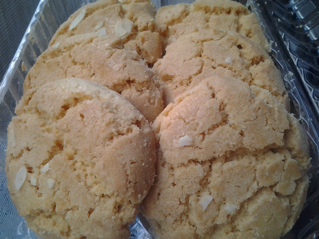 almond cookies t&t