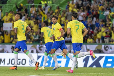 O Brasil abriu o placar aos 10 minutos, com Paquetá.