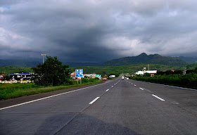 a part of the pune mumbai expressway