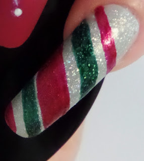 Christmas stripe nail design