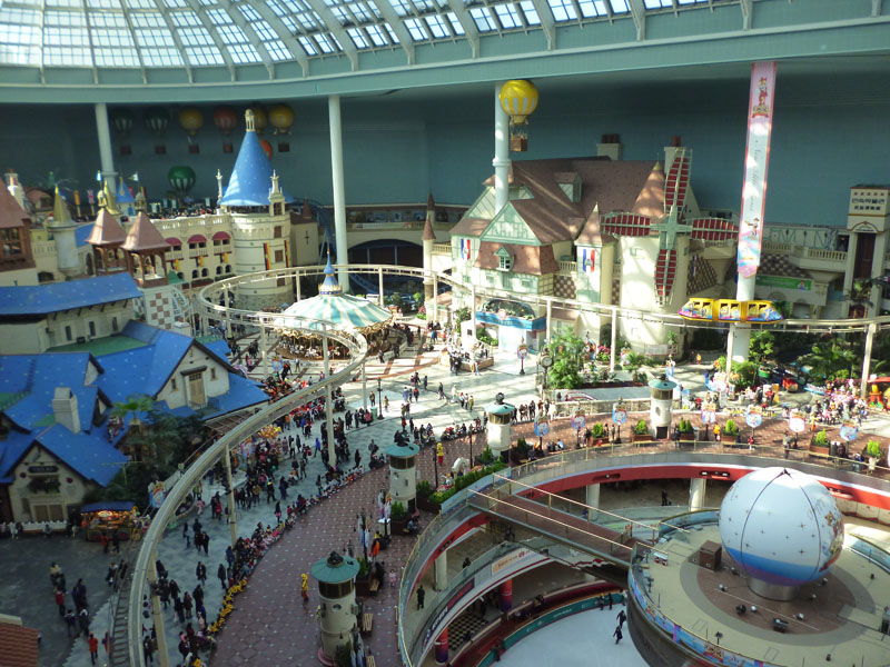 My journal: Jalan jalan ke Korea part 3: Lotte World, KPop 