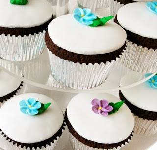 RESEPI MINI CUPCAKES ROYAL ICING TOPPING BY 