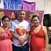 Hombre celebra baby shower de sus 2 esposas 